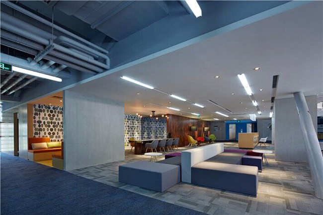 Case of linear light application in office renovation